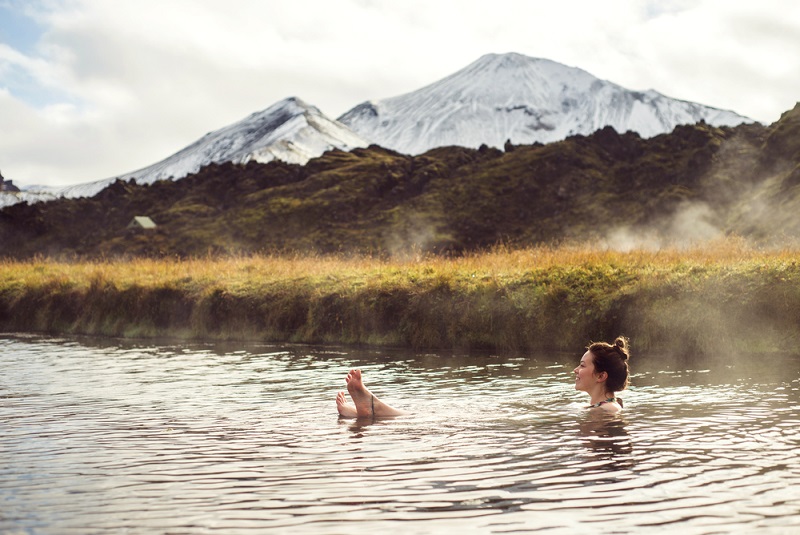 Landmannalaugar természetes termálfürdő medence Izlandon