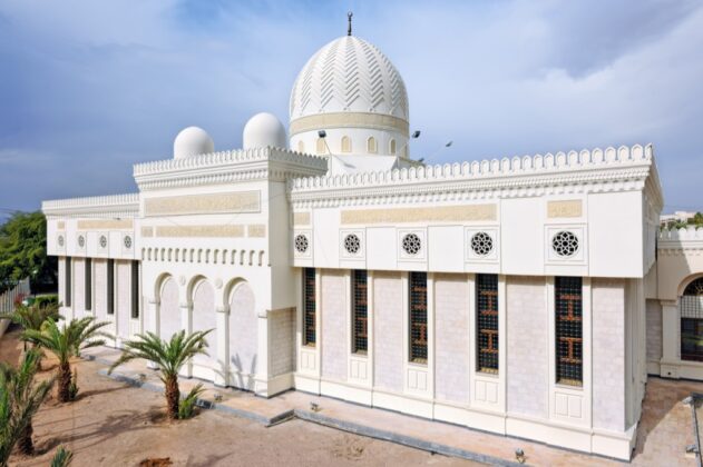Akaba szárazföldi látnivalói között a legfontosabb a sharif hussein bin ali mecset