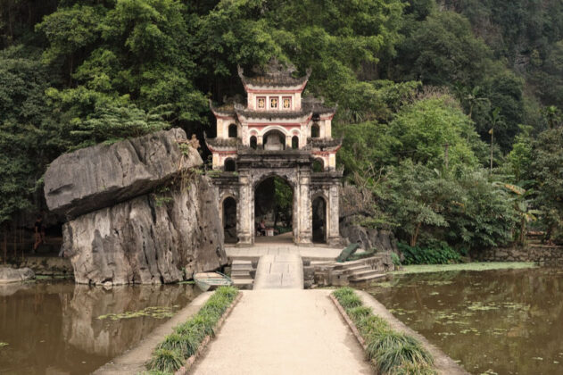 Ninh Binh ősi helyszíne a Bich Dong pagoda