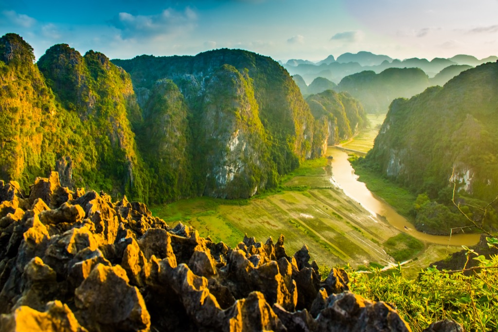 Ninh Binh meredek mészkőszirtjei