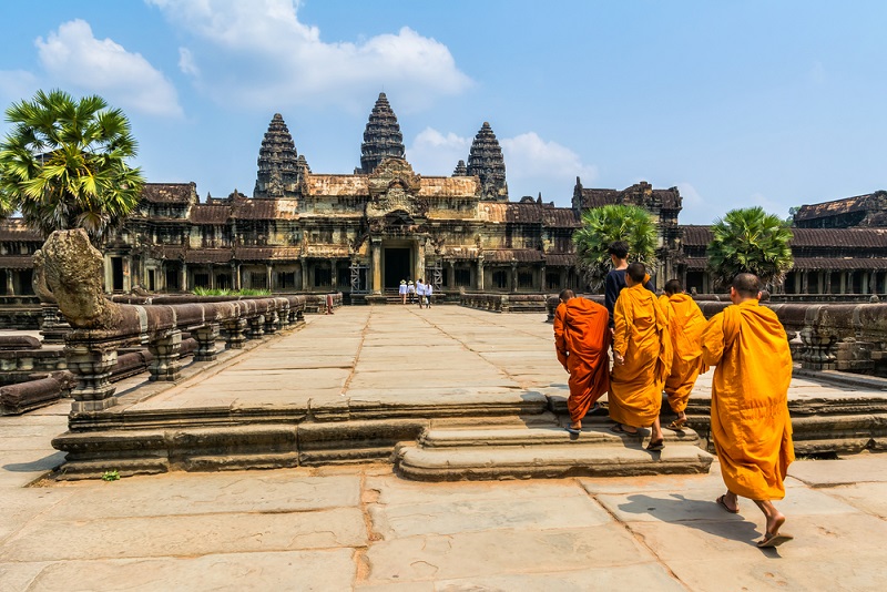 Angkor Wat és buddhista szerzetesek