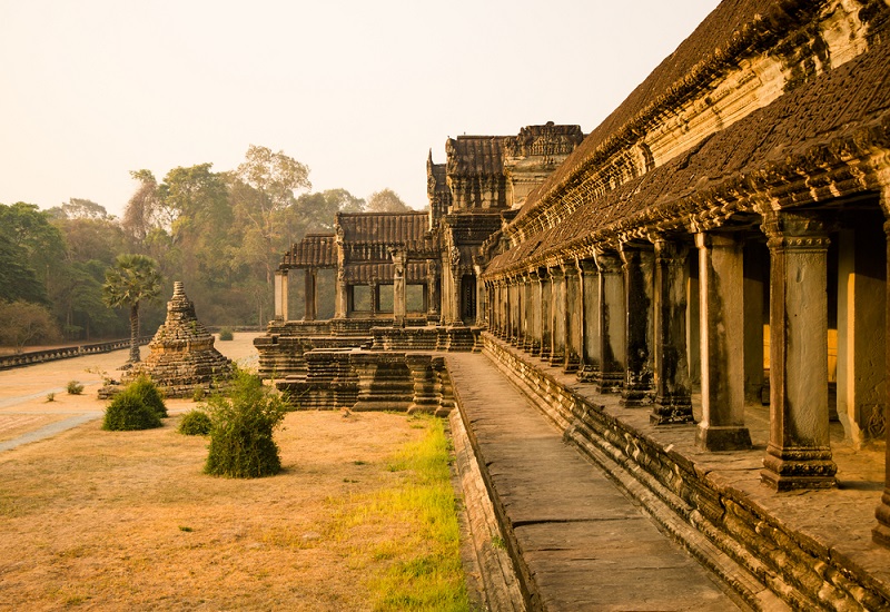 Angkor Wat templom Kambdodzsában a dzsungelben