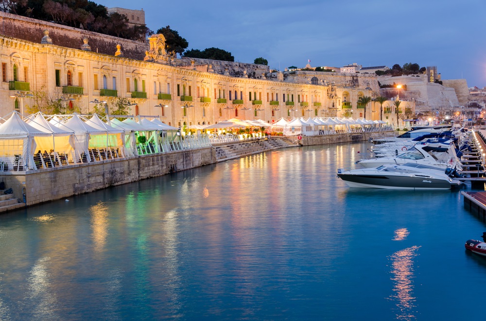 Vízparti sétány Valletta Waterfront Málta látnivalók és nevezetességek