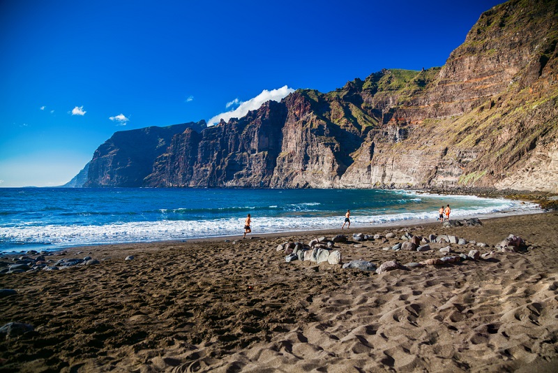 los guios los gigantes tenerife strand