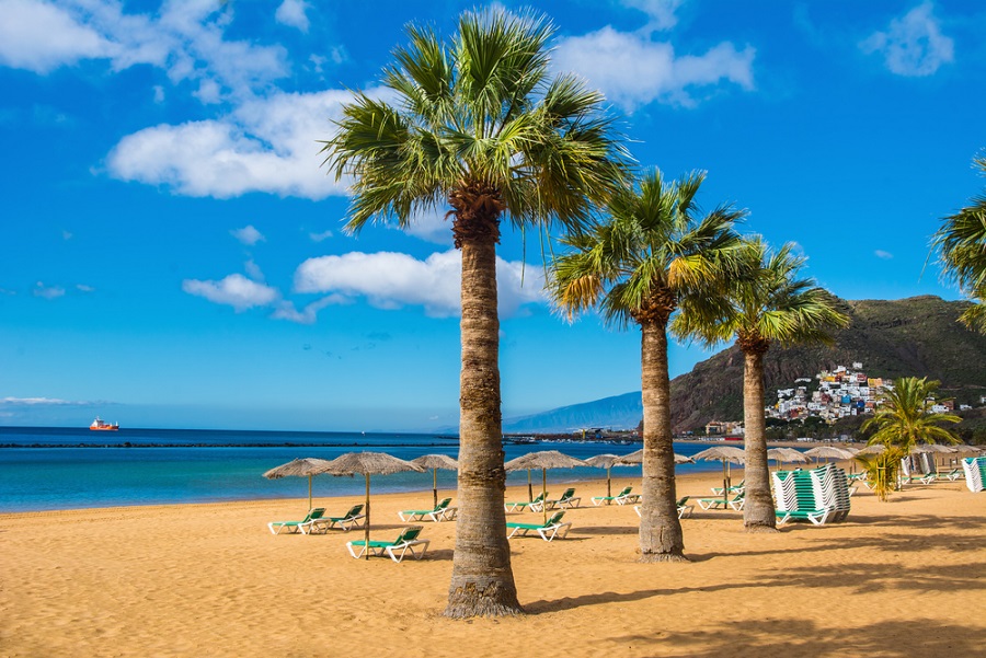 tenerife strand playa de las teresitas homok pálmafa