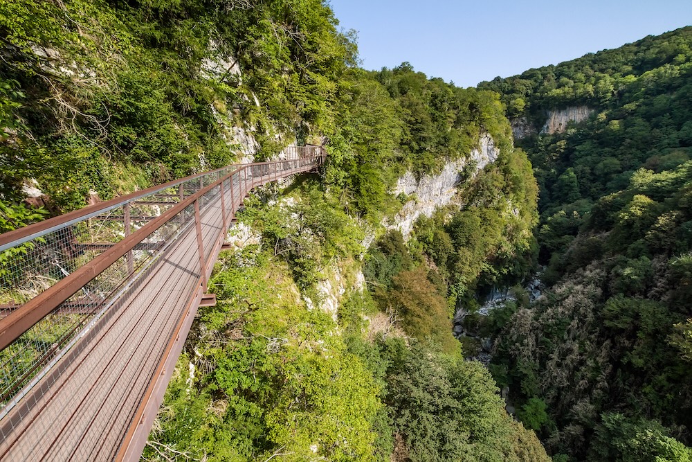 A skywalk az Okatse-kanyon felett