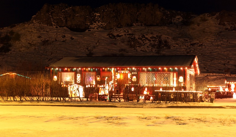 izland karácsony feldíszített ház